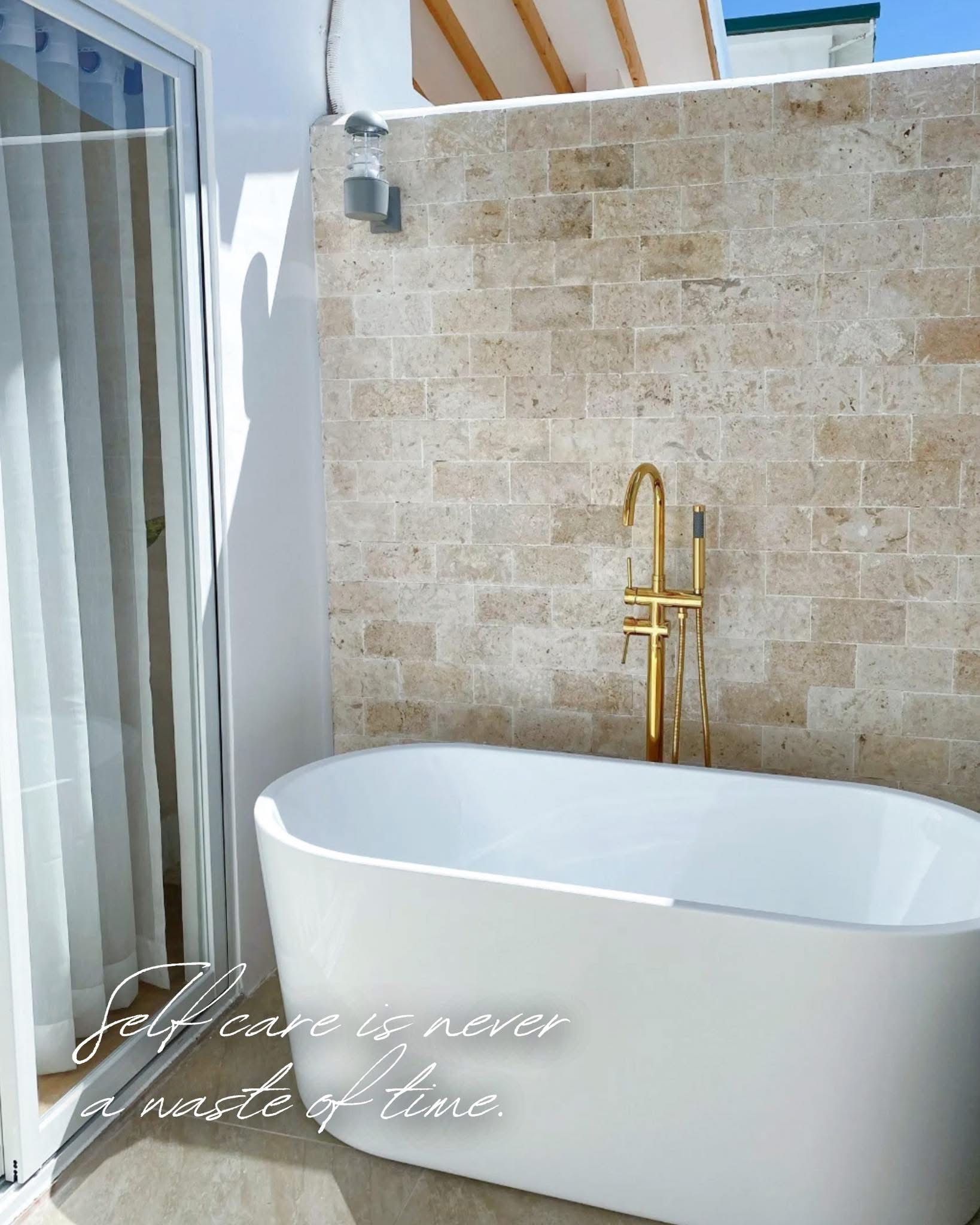 Honeymoon Suite